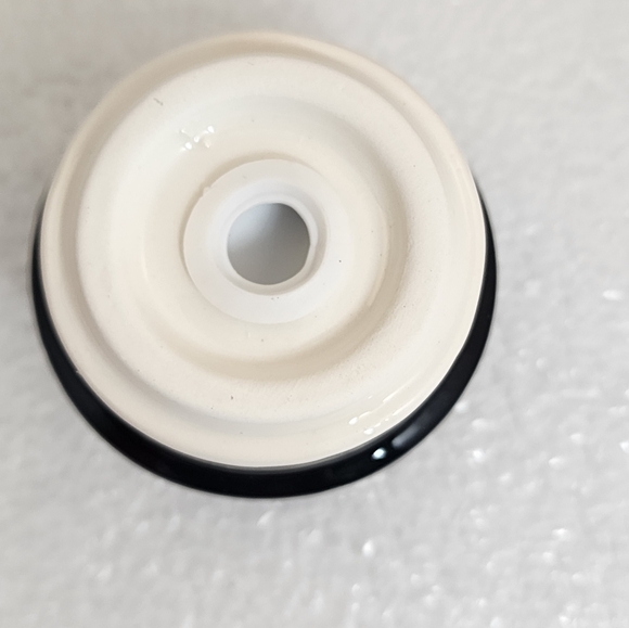 Beefeater Ceramic Egg Cup with Spoon & Salt Shaker - Picture 9 of 12